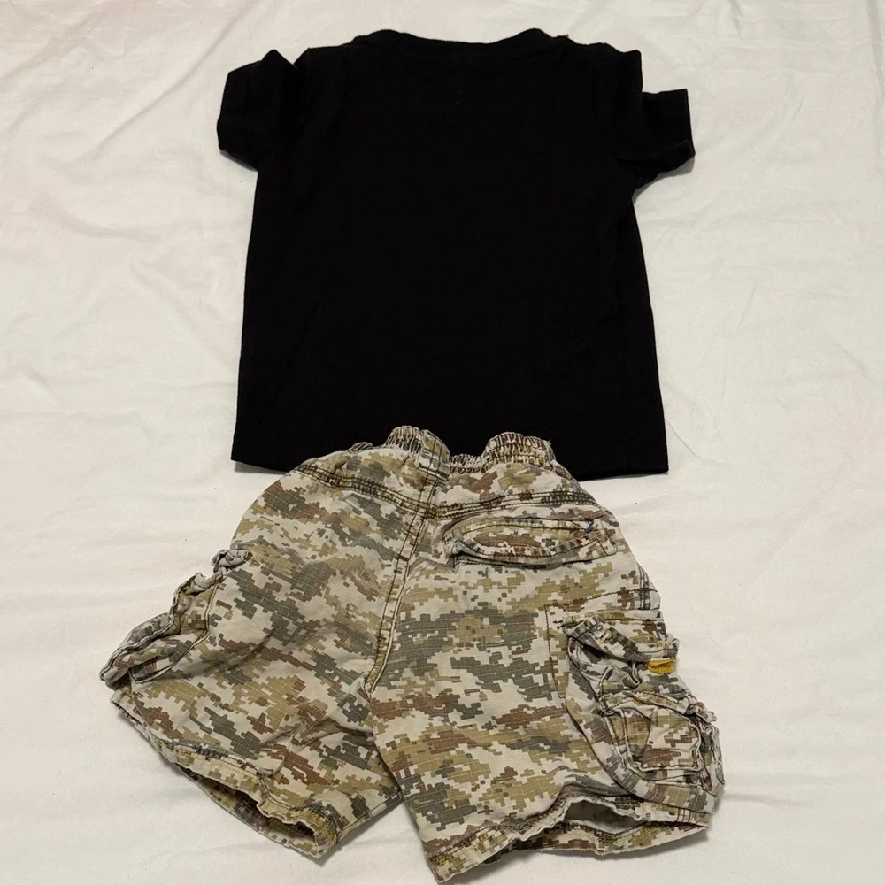 Puma Black Tee with Camo Cargo Shorts size 24months - Picture 8 of 8